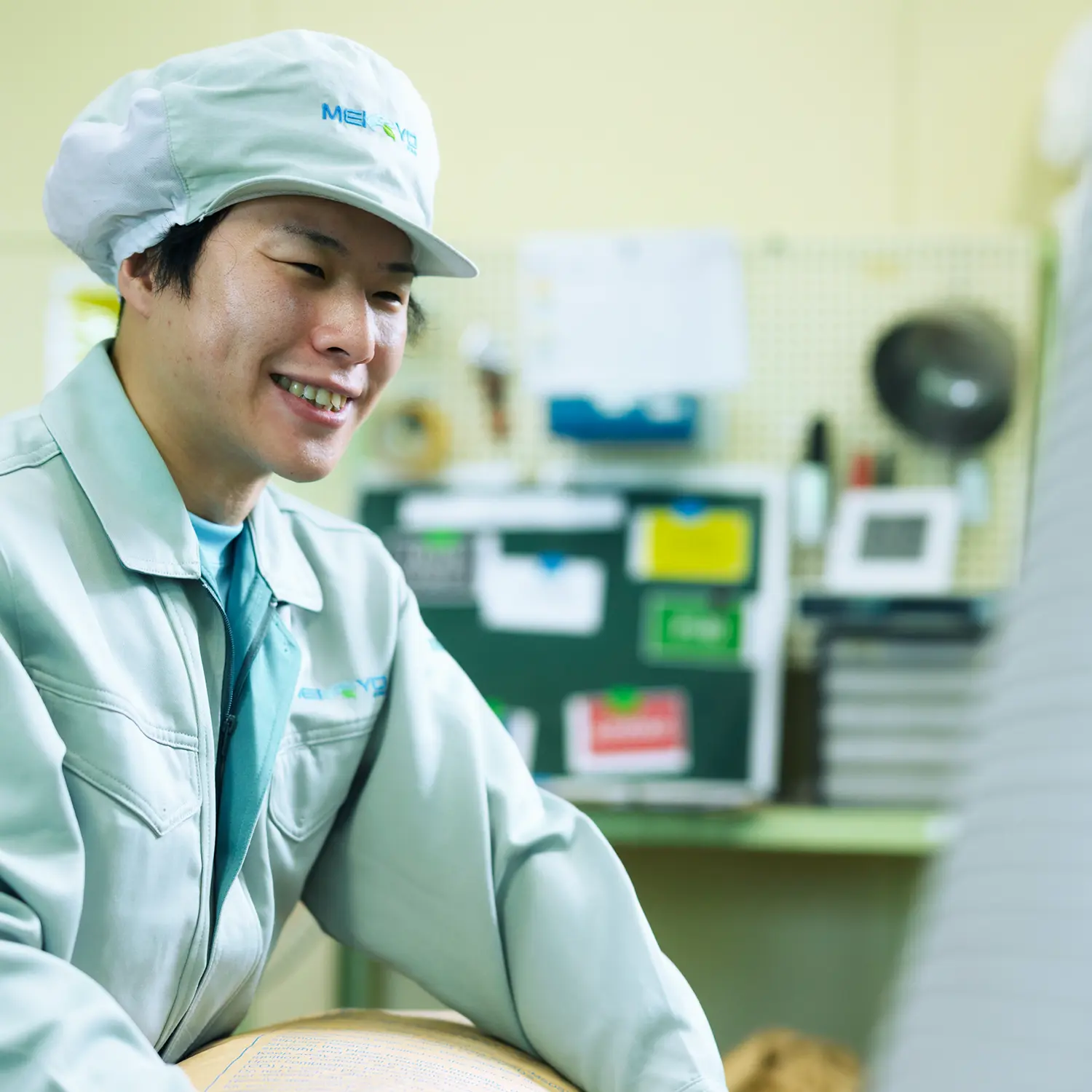 作業服をきた男性