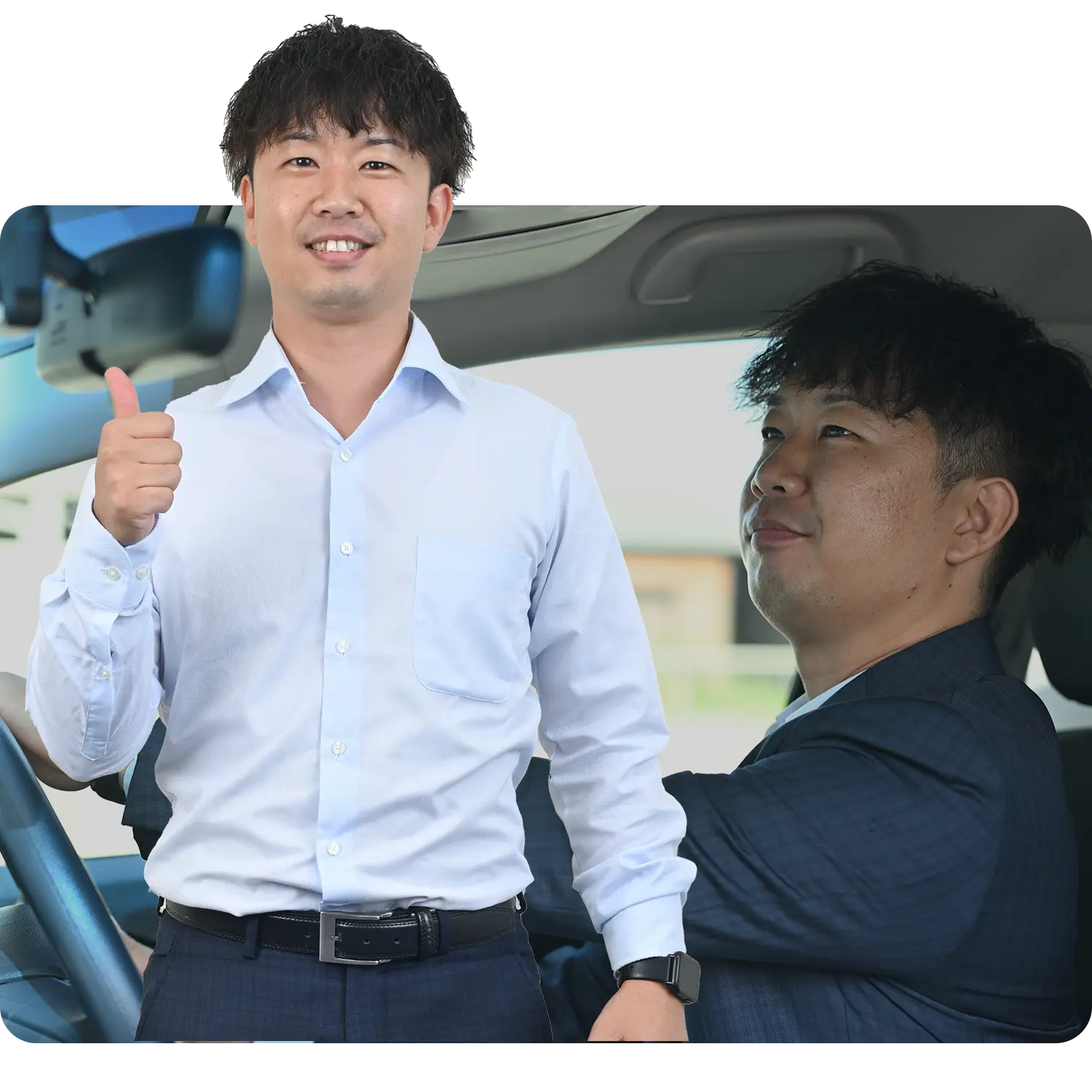 グッドサインをする男性